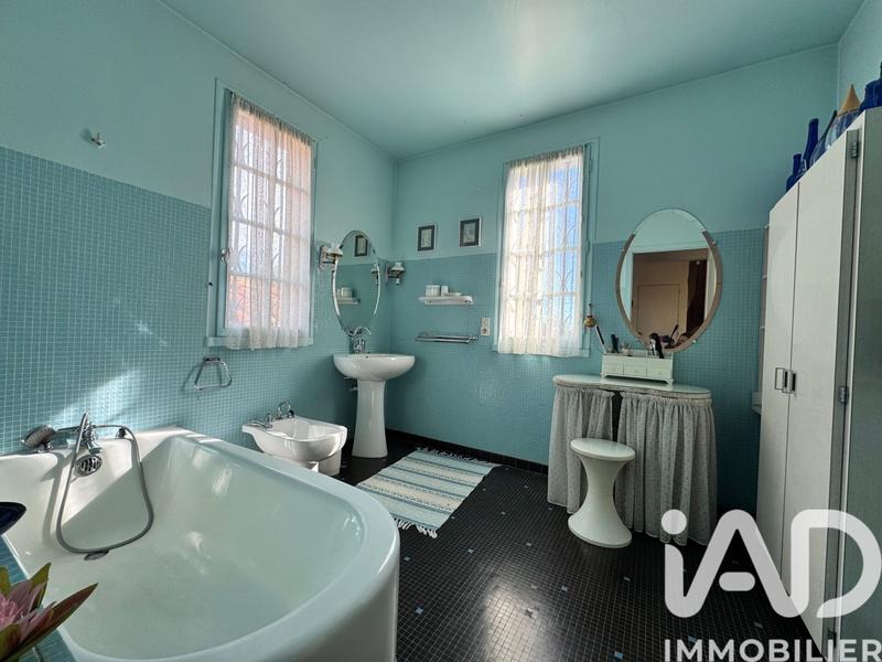 Maison - 250 m² - 8 pièces