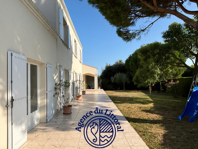 Maison - 220 m² - 8 pièces