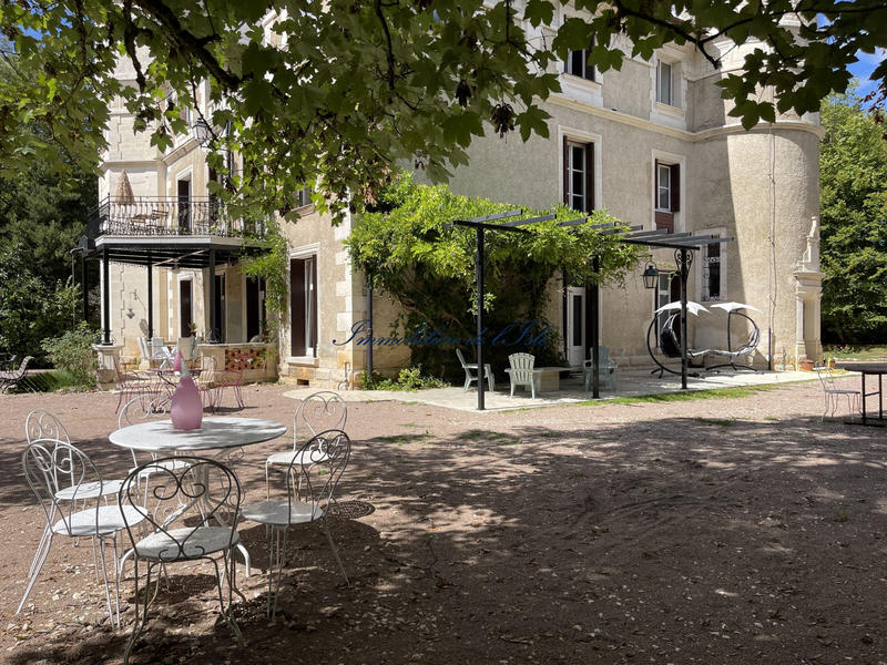 Maison - 420 m² - 13 pièces