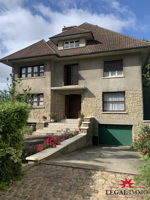 Maison - 260 m² - 6 pièces