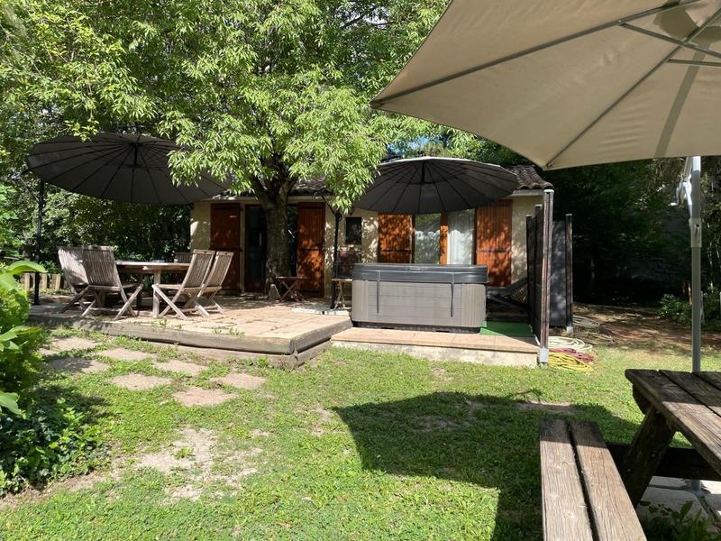 Maison - 244 m² - 8 pièces