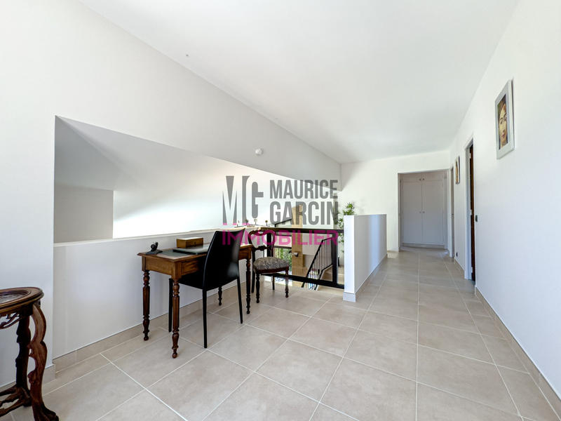 Maison - 211 m² - 6 pièces