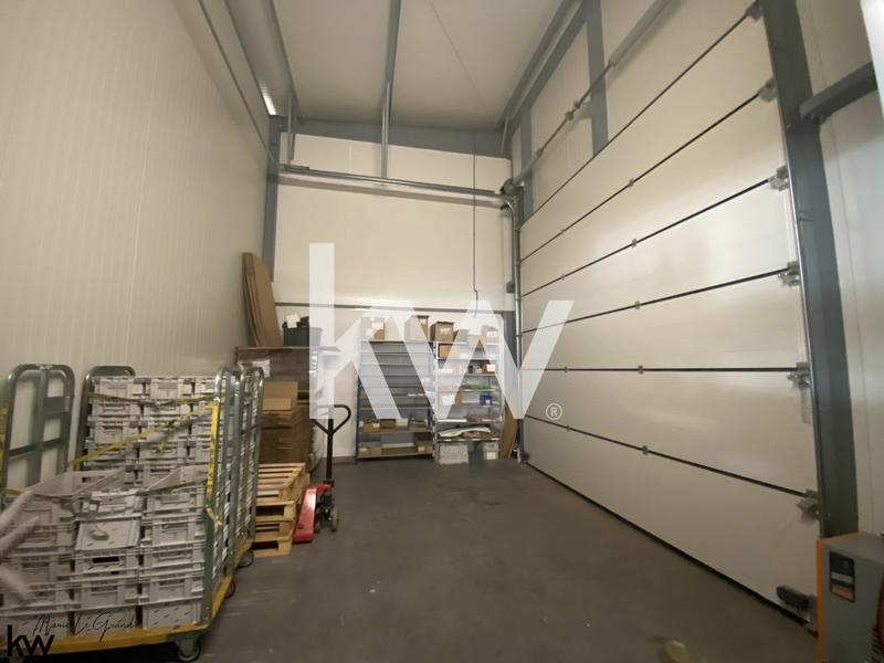 Magasins - 1 200 m²