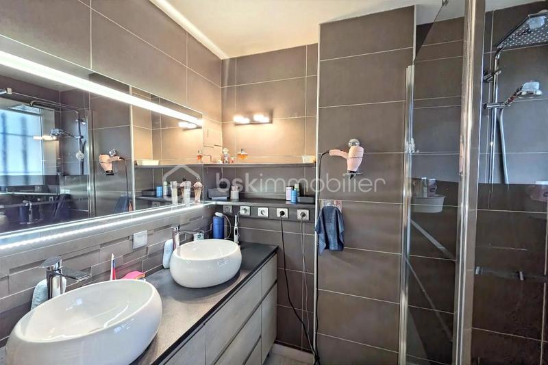 Maison traditionnelle - 186 m² - 5 pièces