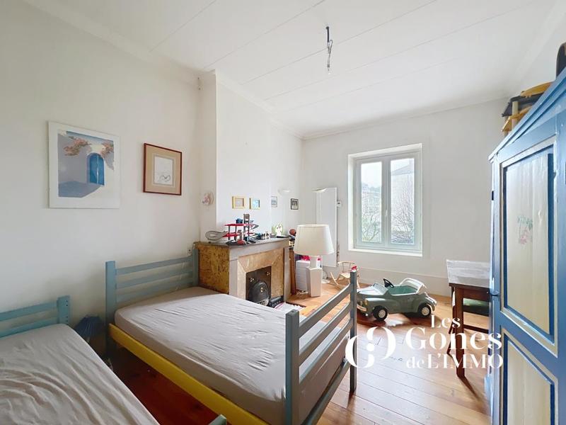 Appartement - 186 m² - 5 pièces