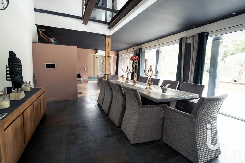 Maison - 350 m² - 8 pièces