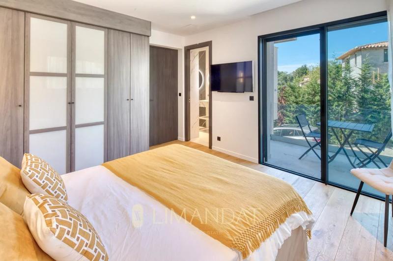 Villa - 260 m² - 8 pièces