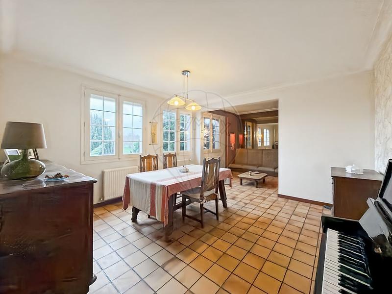 Maison - 258 m² - 10 pièces