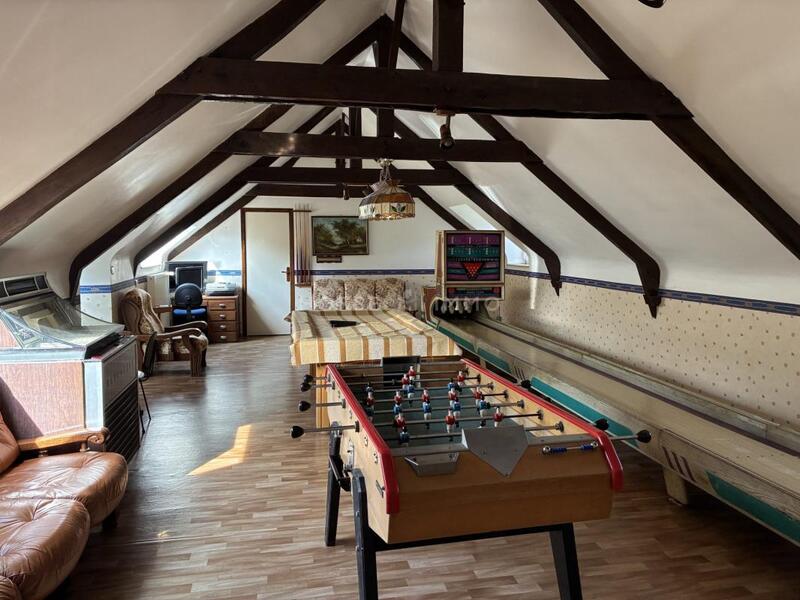 Maison - 340 m² - 8 pièces