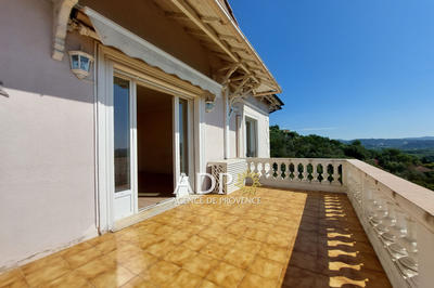 Appartement - 99 m² - 4 pièces