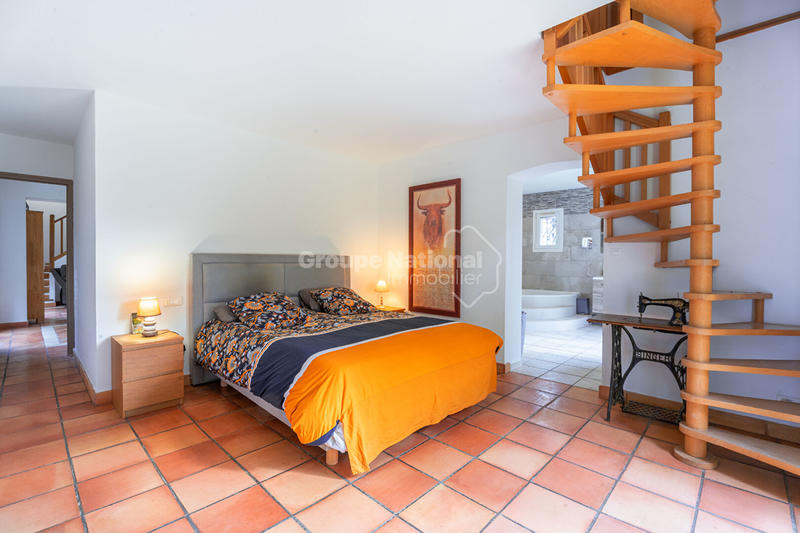 Maison - 241 m² - 6 pièces