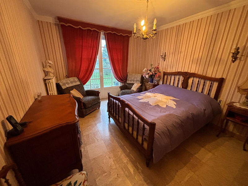 Maison - 285 m² - 11 pièces