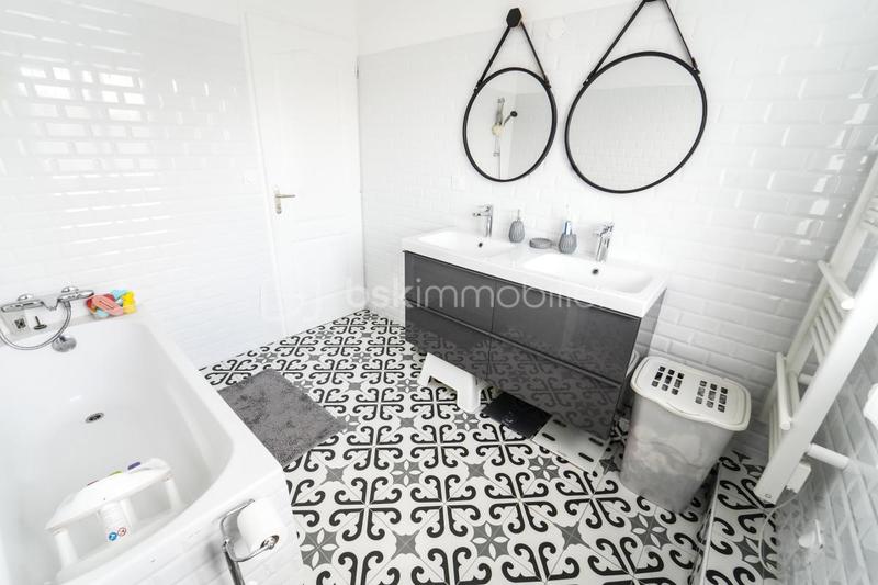 Maison - 108 m² - 6 pièces