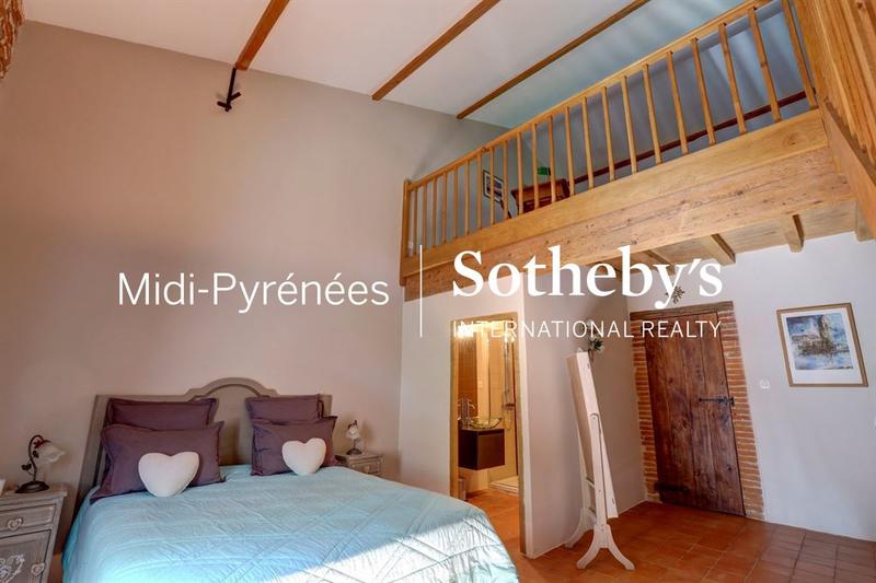 Maison - 730 m² - 14 pièces