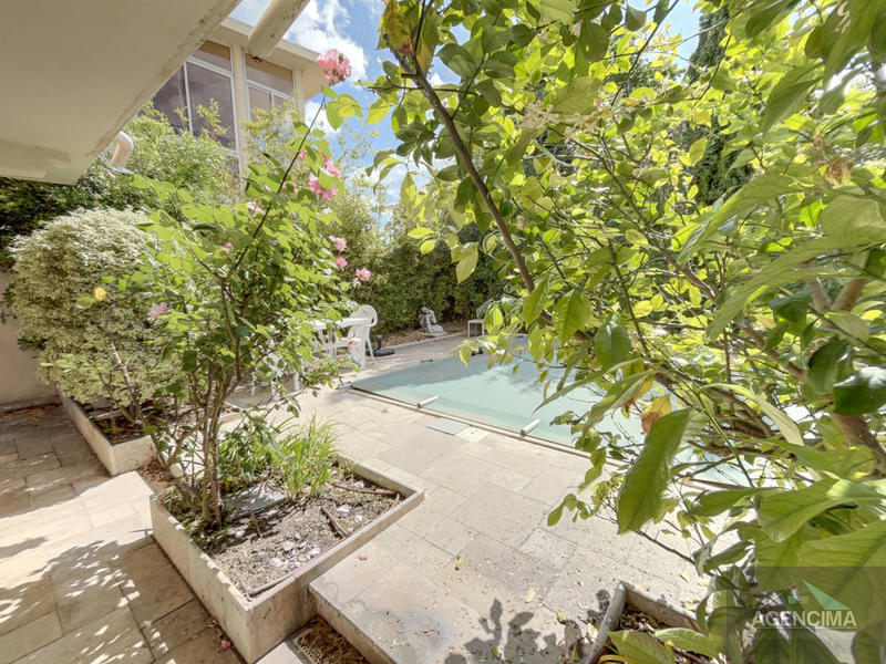 Villa - 143 m² - 8 pièces