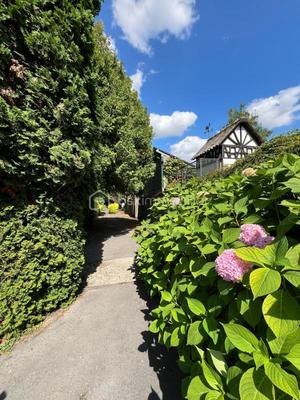 Demeure - 750 m² - 10 pièces