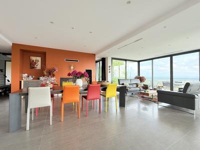 Maison - 280 m² - 6 pièces