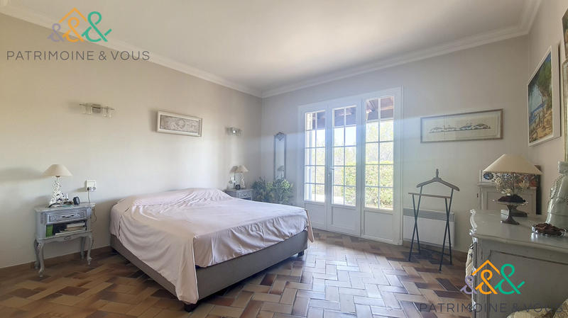 Maison - 250 m² - 8 pièces