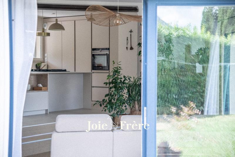 Maison ancienne - 221 m² - 8 pièces