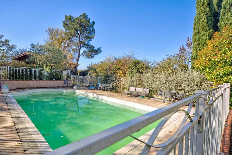 Maison - 340 m² - 10 pièces