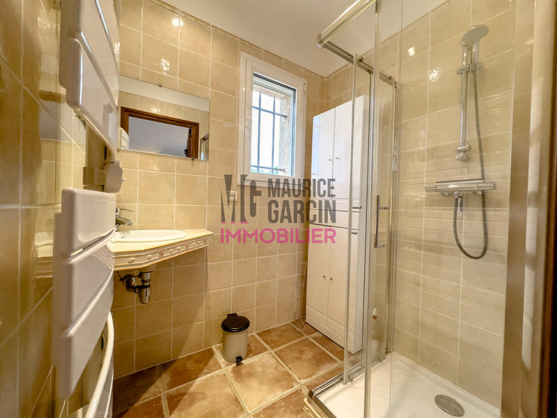 Maison - 250 m² - 9 pièces