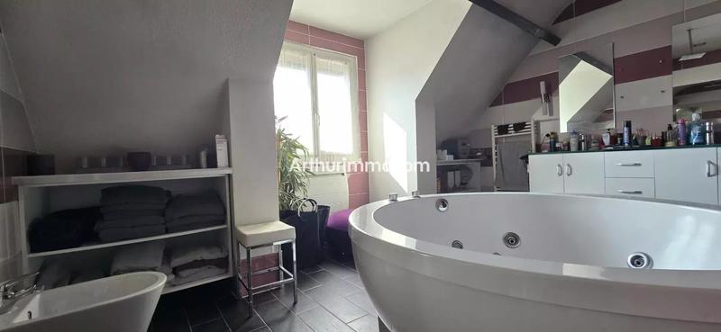 Maison - 233 m² - 7 pièces