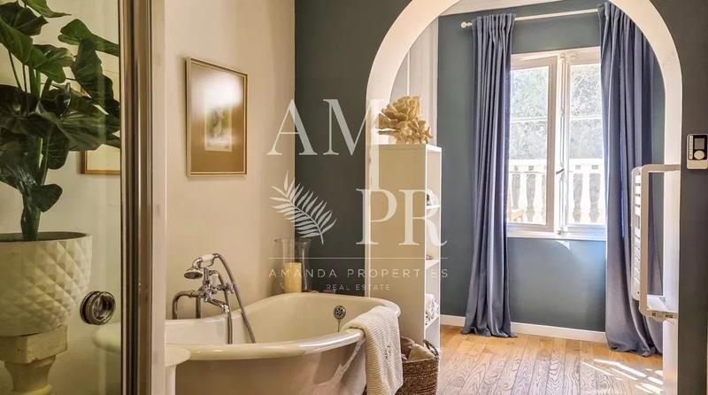 Villa - 530 m² - 10 pièces