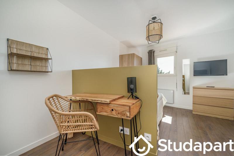 Chambre - 10 m² - 1 pièce