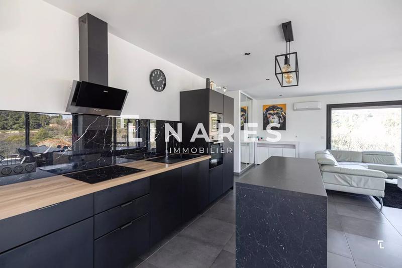 Maison - 180 m² - 5 pièces