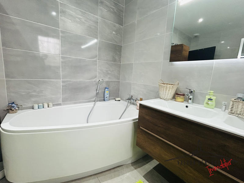 Maison - 92 m² - 4 pièces