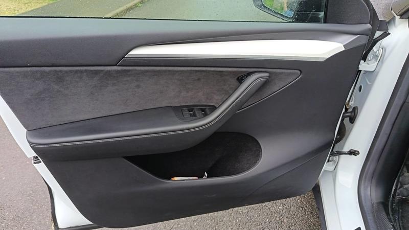 Tesla Model y 275 Standard Range - Toit ouvrant