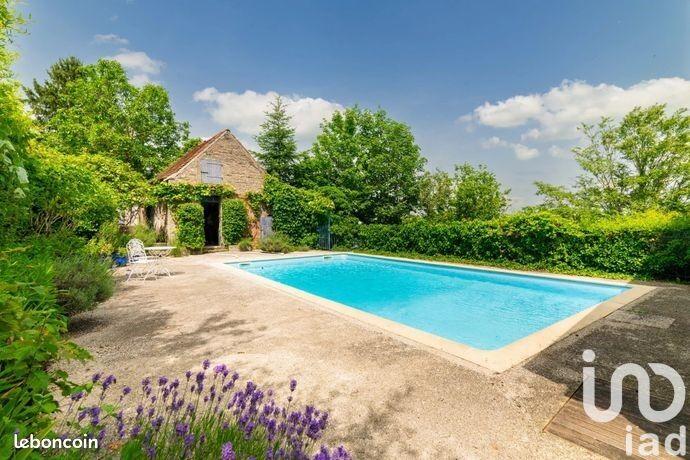 Maison - 365 m² - 14 pièces