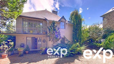 Maison - 242 m² - 7 pièces