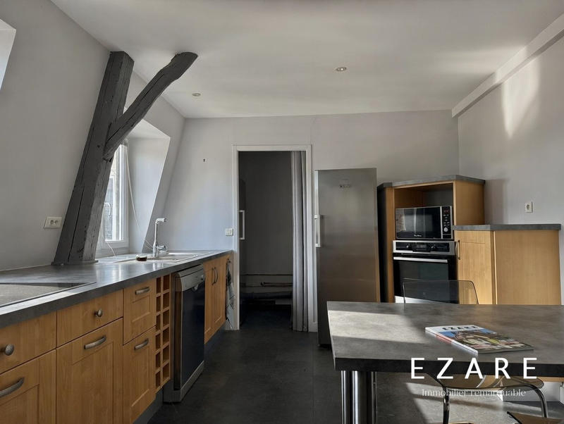 Appartement - 216 m² - 5 pièces