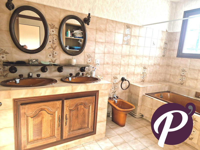 Maison - 239 m² - 5 pièces