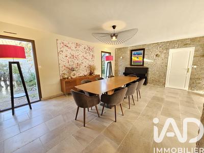 Maison - 202 m² - 8 pièces