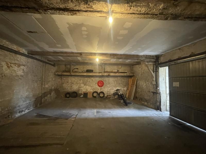 Parking / Garage - 95 m²