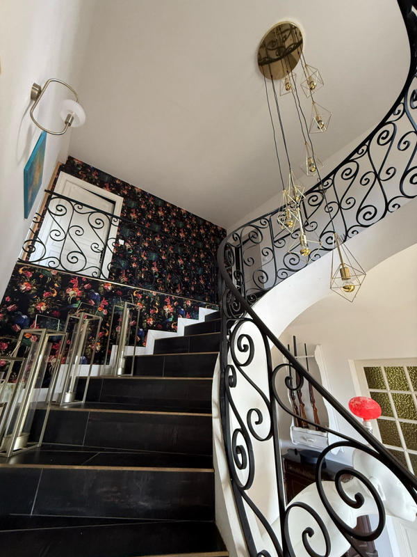 Propriété - 252 m² - 8 pièces