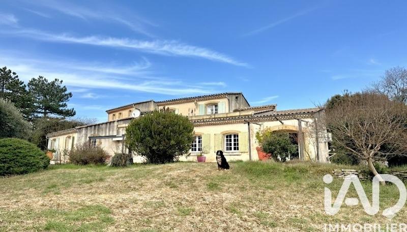 Maison - 1 980 m² - 8 pièces