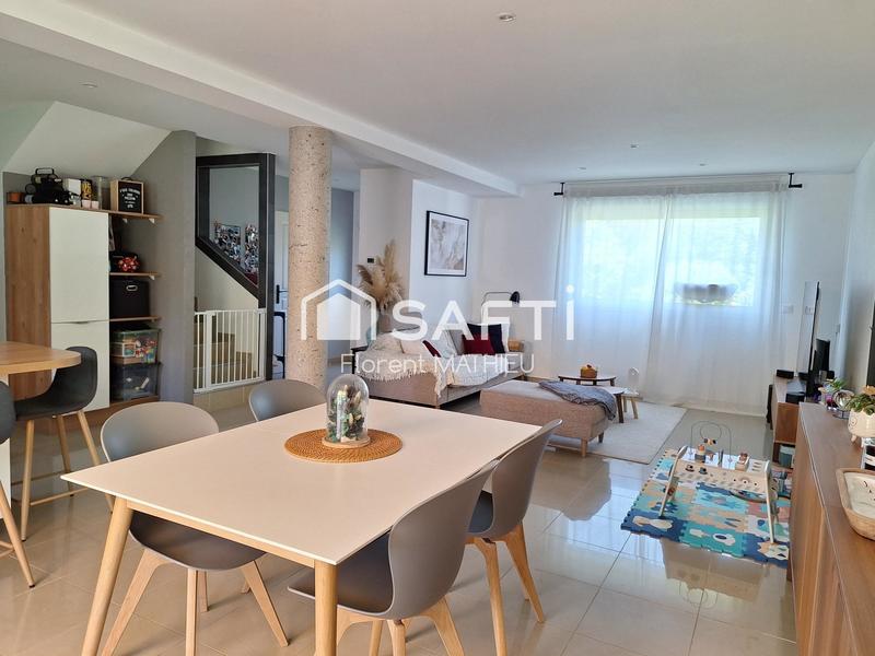 Maison - 95 m² - 5 pièces