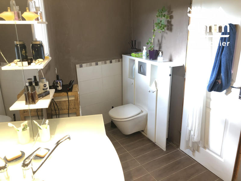 Maison - 122 m² - 8 pièces