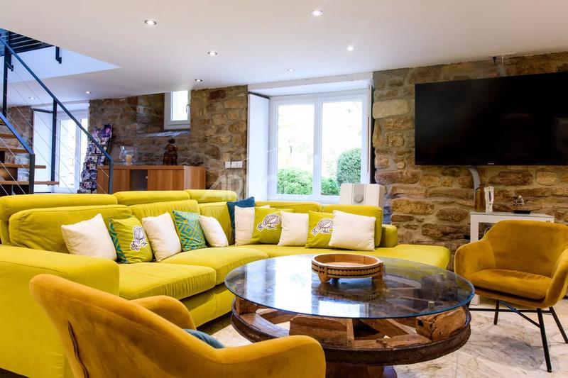 Maison - 266 m² - 9 pièces