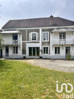 Maison - 235 m² - 7 pièces