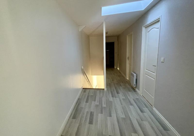 Maison - 202 m² - 9 pièces