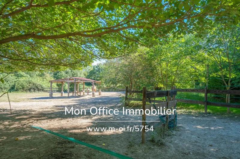 Demeure - 300 m² - 9 pièces