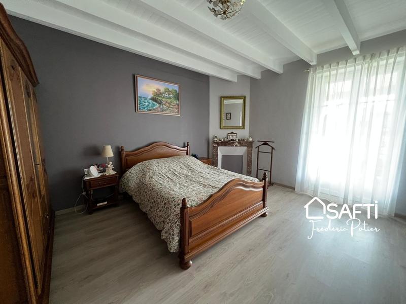 Maison - 275 m² - 9 pièces