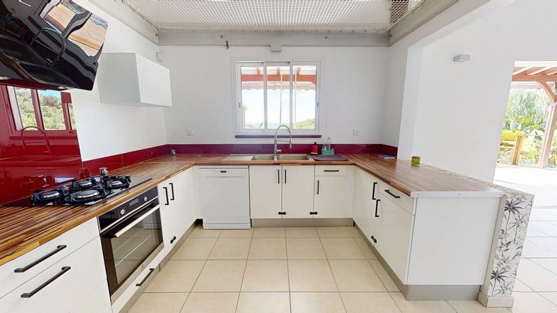 Maison - 140 m² - 5 pièces