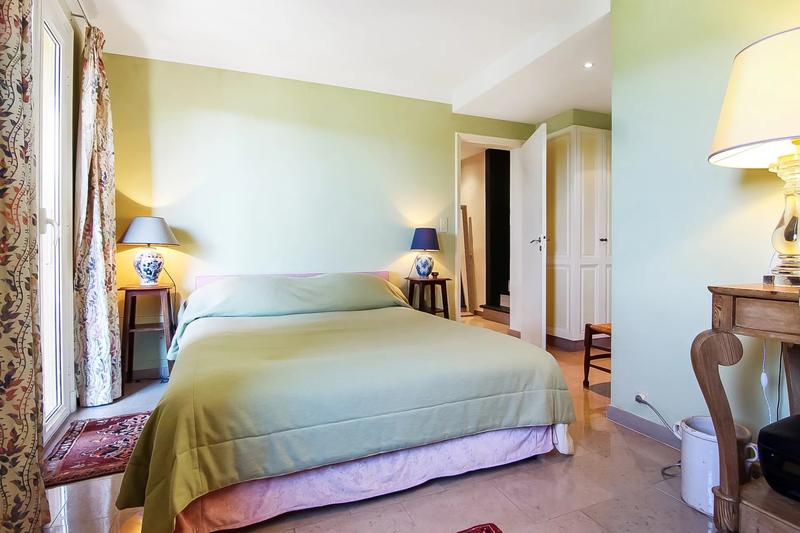 Maison - 368 m² - 10 pièces