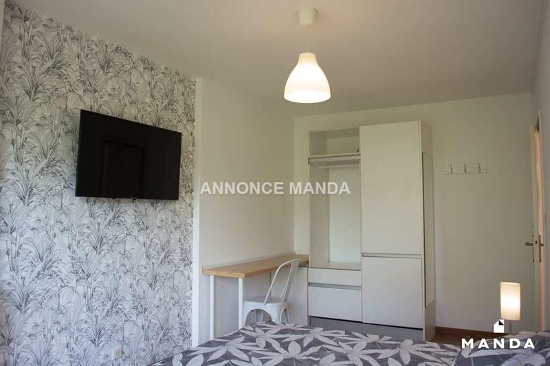 Chambre - 11 m² - 6 pièces