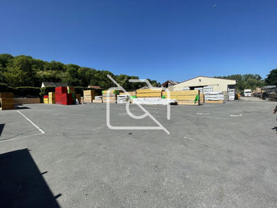 Terrain commercial - 5 400 m²